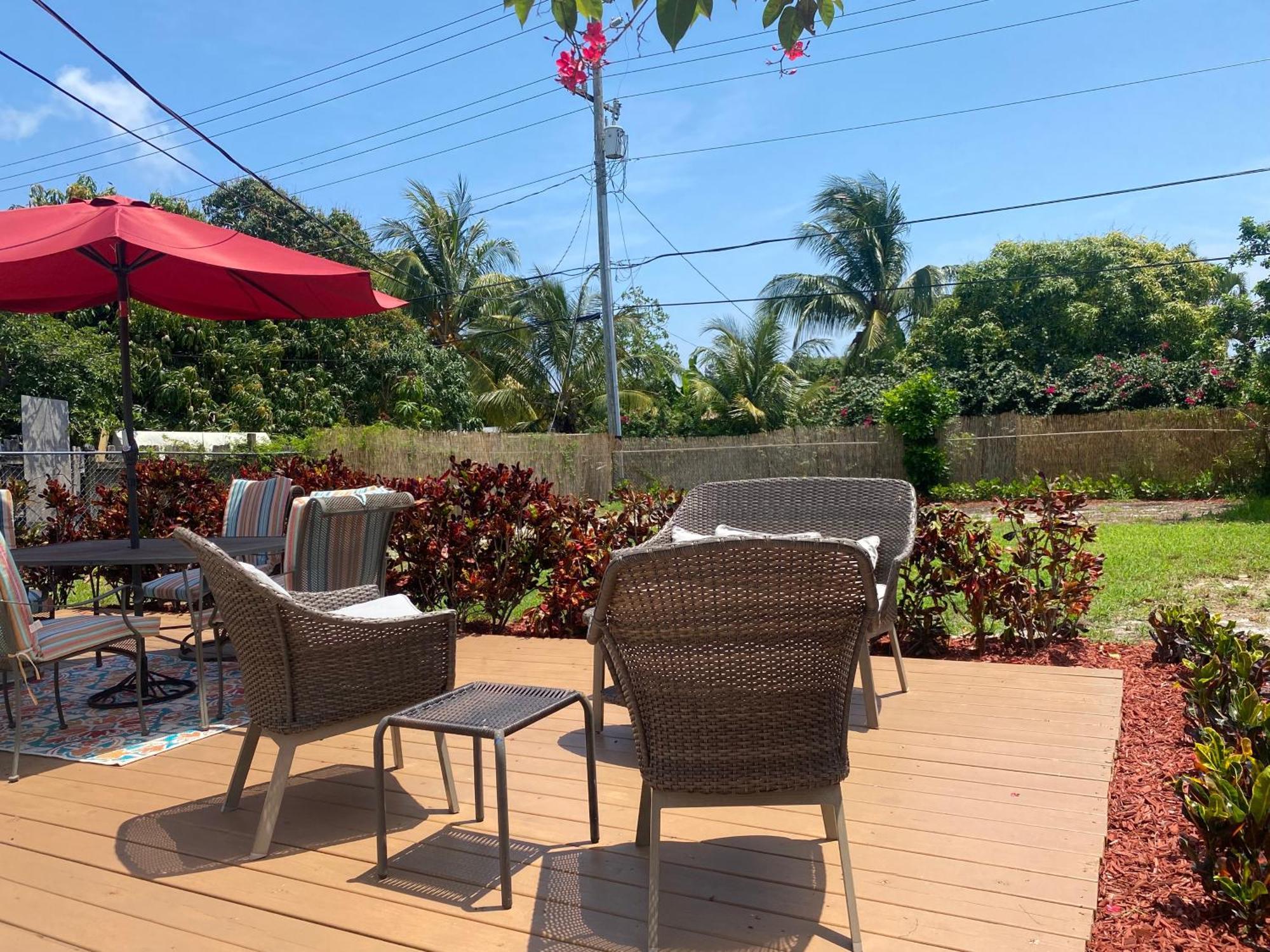 5 Min To Beach Large Living Room Fenced Backyard Deck Grill Firepit Long Driveway For Boat Parking Quick Access 95 Лейк-Уорт Экстерьер фото